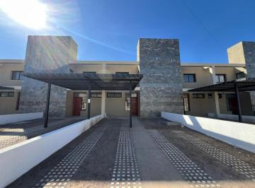 Casa · 90m² · 3 Ambientes · 2 Cocheras · A Estrenar Dúplex en Venta en Valle Cercano Posesión Inmedia