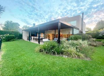 Casa · 400m² · 8 Ambientes · 2 Cocheras · Casa en Ayres de Pilar