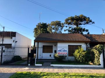 Casa · 220m² · 3 Ambientes · 1 Cochera · Casa - Tres Ambientes - Echague 2332 - Libertad