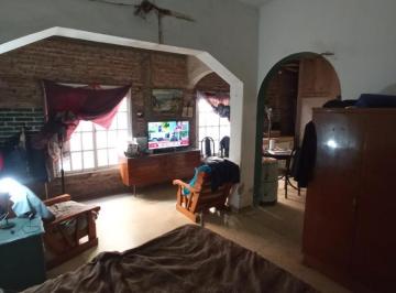 Casa · 390m² · 4 Ambientes · 2 Cocheras · Casa en Banfield Este