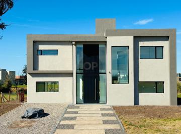 Casa · 187m² · 5 Ambientes · Casa en Venta de 5 Ambientes en Santa Clara Al Sur con Pileta