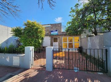 Casa · 115m² · 3 Ambientes · 1 Cochera · Amplia Casa a La Venta de Dos Dorm. en Zona Norte