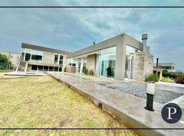 Casa · 315m² · 4 Ambientes · 3 Cocheras · Chalet en Arenas del Sur