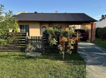 Casa · 115m² · 3 Ambientes · 1 Cochera · Casa con Piscina Venta Colón Entre Ríos