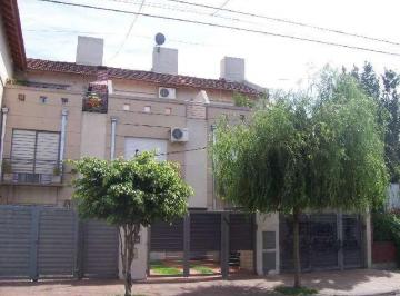 Casa · 110m² · 4 Ambientes · 1 Cochera · Triplex en Venta en Ramos Mejia