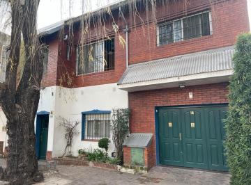Casa · 230m² · 7 Ambientes · 1 Cochera · Casa en Munro - Este