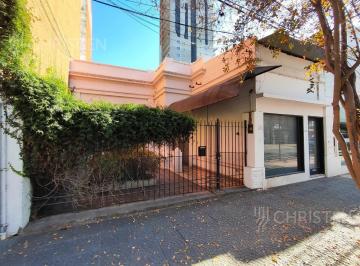 1° de Mayo 3400 · Casa en Venta. Terreno de 10 m X 45 m. 4 Dorm. y Dos Baños