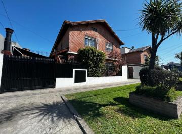Casa · 85m² · 3 Ambientes · 1 Cochera · Duplex 3 Amb - Patio - Cochera - Apto Credito