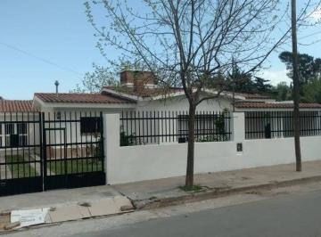 Casa de 7 ambientes, Unquillo · Venta Casa en Unquillo, Excelente Ubicación, Posibilidad Comercial.