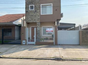 Casa · 150m² · 4 Ambientes · 3 Cocheras · Casa en Venta con 3 Habitaciones
