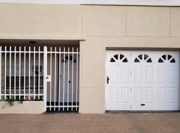 PH · 96m² · 3 Ambientes · 1 Cochera · PH con Entrada Exclusiva, Garage y Fondo Propio con Pileta