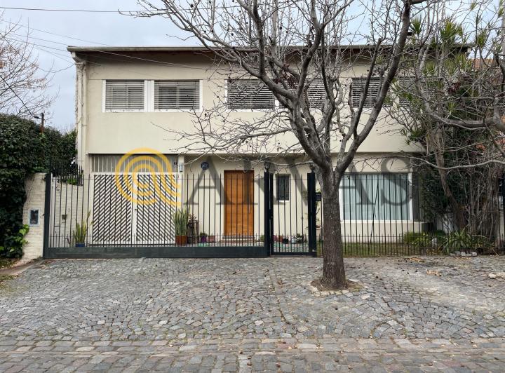 Casa · 250m² · 6 Ambientes