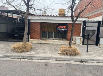 PH · 101m² · 5 Ambientes · 1 Cochera · Vendo PH en Calle Río Colorado, Barrio Provincias Unidas