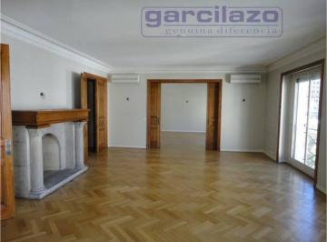 Departamento · 380m² · 5 Ambientes · 2 Cocheras · Excelente Piso en Edificio de Gran Categoría. en Esquina.