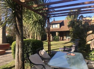 Casa · 275m² · 10 Ambientes · 2 Cocheras · Venta 2 Casas Independientes en un Lote de 880 m² Ideal Para 2 Familias