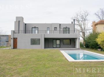Casa · 205m² · 5 Ambientes · 2 Cocheras · Casa en Alquiler Anual Sobre Lote Interno en Area 2 de San Matias