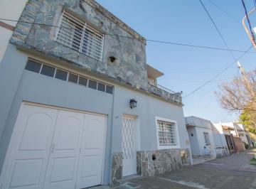 Casa · 180m² · 4 Ambientes · 2 Cocheras · Venta de Casa 5 Ambientes en Villa Luzuriaga