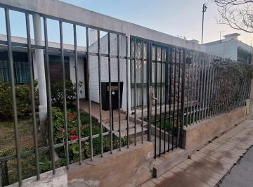 Casa de 4 ambientes, Godoy Cruz · Casa de 3 Dorm. y Cochera en Venta - Godoy Cruz