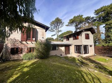 Casa · 100m² · 4 Ambientes · Chalet en El Tradicional Barrio Bosque Peralta Ramos