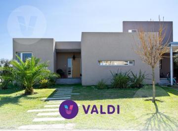 Casa · 176m² · 5 Ambientes · 4 Cocheras · Casa en Venta - Barrio Santa Juana, Canning