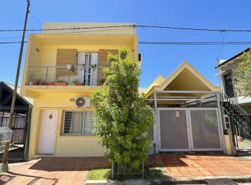 Casa · 179m² · 4 Ambientes · 1 Cochera · Casa con Departamento en Venta Colón Entre Ríos