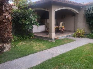 Casa de 4 ambientes, Las Heras · Roca y Peru, Casa Categoria.