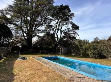 Casa · 95m² · 4 Ambientes · Casa de 4 Ambientes con Piscina y Gran Parque - Barrio El Sosiego - Permuta