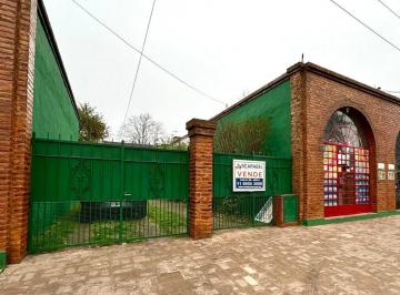 Casa · 166m² · 3 Ambientes · 3 Cocheras · En Venta Casa Tipo Quinta con Local en Zapiola