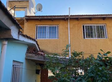 Casa · 181m² · 6 Dormitorios · 1 Cochera · Casa + 3 Deptos - B° Malvinas, a 1 Cuadra de Av Carcano