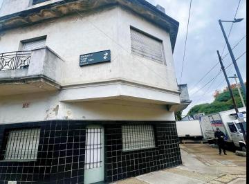 PH de 3 ambientes, Pompeya · Tipo Casa 3 Ambientes a Reciclar Al Frente con Balcon y Terraza Propia.