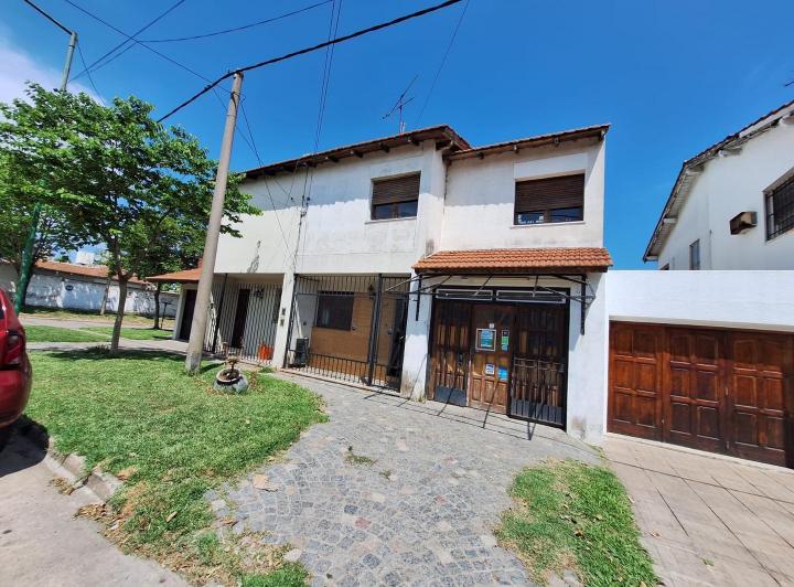 Casa · 163m² · 4 Ambientes · 1 Cochera