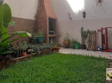 Departamento · 95m² · 4 Ambientes · 4 Ambientes con Jardín y Parrilla - Flores
