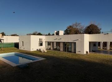 Casa de 4 ambientes, Carmen de Areco · Casa en Venta – Diseño Moderno y Confort, en Carmen de Areco.