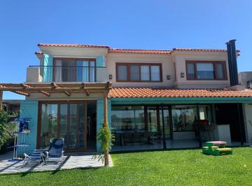 Casa de 7 ambientes, Ezeiza · Hermosa Casa a La Venta con Fondo a Laguna en Barrio Terralagos Unica