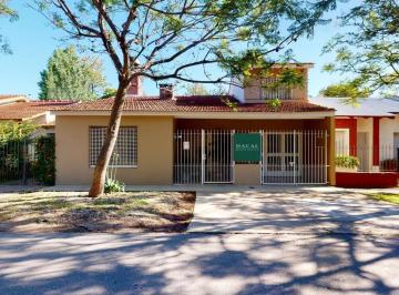 Casa · 161m² · 4 Ambientes · 1 Cochera · Casa en Venta en Gonnet