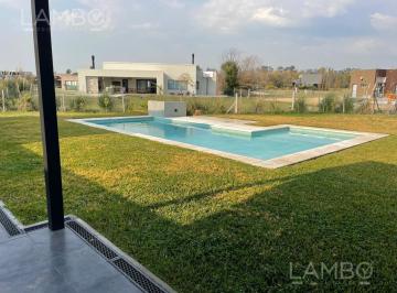 Casa · 230m² · 7 Ambientes · 1 Cochera · Venta Casa Pilar Medal C. C.