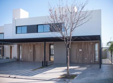 Casa de 5 ambientes, Córdoba · A Estrenar - Chacra del Norte - 3 Dorm - 3 Baños - Cochera P/2 Autos - Categoria