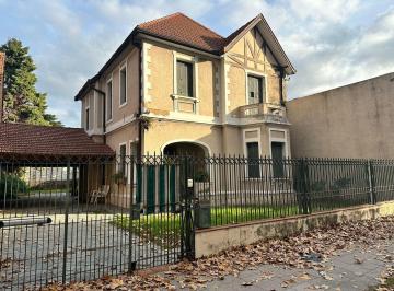 Casa · 280m² · 5 Ambientes · 3 Cocheras · Casa en Lomas de Zamora de Estilo Ingles