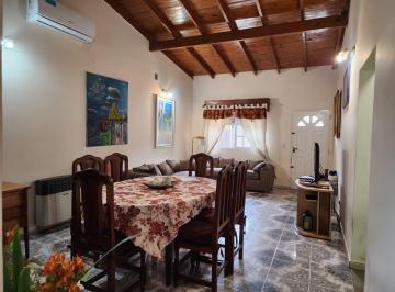 Casa · 195m² · 6 Ambientes · 2 Cocheras · Venta de Casa 6 Ambientes en Troncos del Talar