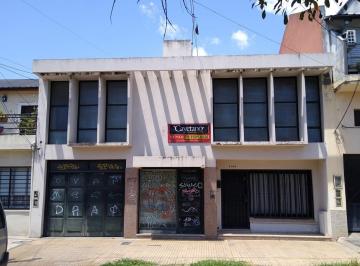 Casa de 5 ambientes, Almirante Brown · Casa 5 Ambientes a m de La Estacion. Apta Varios Usos!