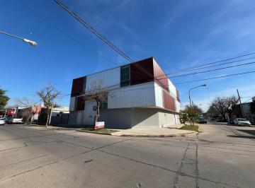 Bodega-Galpón · 417m² · Amplio Galpón Para Diversos Usos (Actualmente Cocheras)