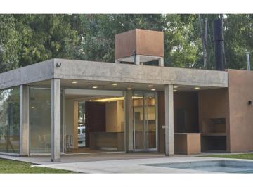 Casa · 243m² · 5 Ambientes · 2 Cocheras · Casa de 3 Dorm. con Cochera, Galería y Piscina