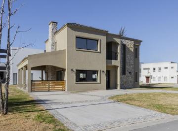 Casa · 152m² · 5 Ambientes · 2 Cocheras · Casa de 5 Ambientes a Estrenar en Barrio El Principado. Canning - San Vicente.