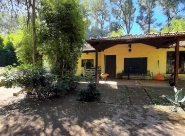 Casa · 160m² · 4 Ambientes · Casa Quinta en Calle Guemes & San Martin, Barrio Peluffo. Cañuelas