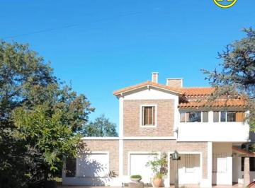 Casa de 9 ambientes, San Andrés de Giles · Amplio Chalet en B° San Bernardo, San Andrés de Giles
