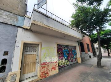 Casa · 145m² · 3 Ambientes · Casa y Local en 15 de Noviembre de 1889 Al 1300 - 145 m² Cubiertos Gran Terraza Patio