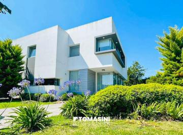 Casa · 280m² · 5 Ambientes · 1 Cochera · Arenas del Sur - Casa de 5 Ambientes en Dos Plantas