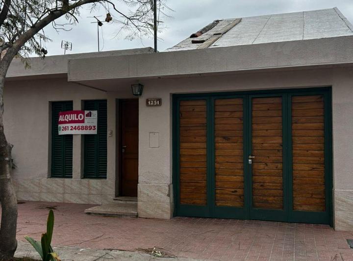 Casa · 80m² · 4 Ambientes · 1 Cochera