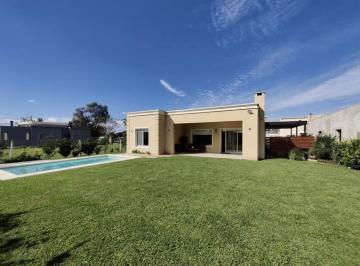 Casa · 150m² · 4 Ambientes · Casa en Santa Emilia, Pilar del Este