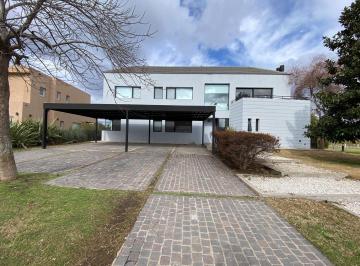 Casa · 313m² · 5 Ambientes · 8 Cocheras · Casa en Venta Haras Santa Maria - Los Eucaliptus